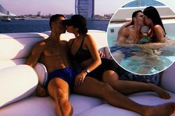 Bạn gái tiết lộ bị Ronaldo 'hành' trong phòng spa như thế nào?