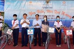 Cùng ngư dân huyện Trần Văn Thời vươn khơi an toàn