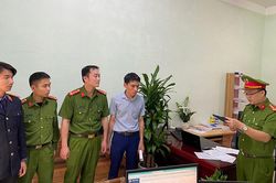 Khởi tố 3 đối tượng ở Kim Bôi vì lập khống hồ sơ cấp sai sổ đỏ