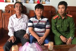 Nam sinh lớp 6 cứu 2 người khỏi đuối nước khi tắm biển