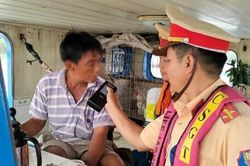 Thuyền viên ở Vĩnh Phúc bị phạt vi phạm nồng độ cồn 'kịch khung'