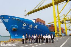 Cảng Đà Nẵng đón chuyến tàu đầu tiên của hãng tàu container quốc tế Sinotrans