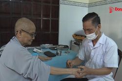 Phòng thuốc nam miễn phí ở chùa Quang Mỹ