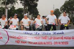 Hàng trăm đại biểu đạp xe diễu hành qua các tuyến đường nội ô TP Cao Lãnh