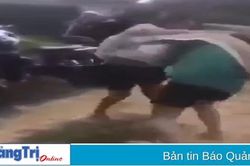 Nữ sinh dùng dao 'thanh toán ' nợ nần