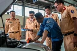 Tiếp tục điều động CSGT hỗ trợ công tác kiểm định tại trung tâm đăng kiểm