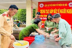Công an quận Tây Hồ (Hà Nội): Mang yêu thương đến với bệnh nhân nghèo