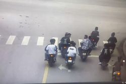 'Mắt thần' phát hiện 2 nhóm 'racing boy' đi xe vượt đèn đỏ