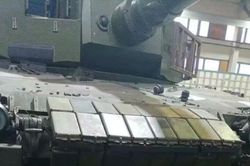 Ukraine đeo cho Leopard-2 một đống 'gạch' để chống đạn xuyên giáp