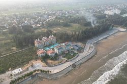 Những con đường cong 'bất đắc dĩ' ở khu du lịch biển