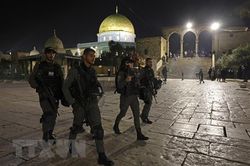 Israel tạm dừng các chuyến thăm của người Do Thái tới đền Al-Aqsa