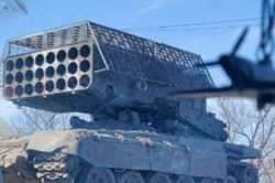 'Hỏa thần nhiệt áp' TOS-1A của Nga xuất hiện với hình dạng khác lạ ở Ukraine
