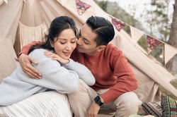 Vừa mang quà 'khủng' về tặng bà xã, Phan Hiển bất ngờ quay xe đòi quà ngược từ 'nóc nhà'