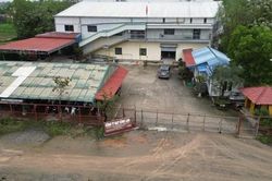Nhà máy may lấn chiếm đất công hơn 6 năm vẫn ngang nhiên hoạt động