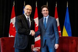 Canada cam kết tăng cường viện trợ cho Ukraine