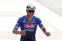 Mathieu van der Poel vô địch giải Paris Roubaix 2023