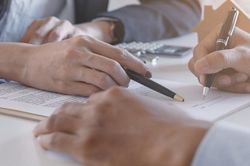 Nên làm gì để tránh 'sập bẫy' bảo hiểm?