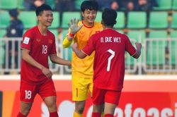 HLV Troussier bổ sung cầu thủ U20 cho U22 Việt Nam hướng đến SEA Games 32