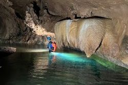 Đẹp mê mẩn với 22 hang động mới được phát hiện phía tây Quảng Bình