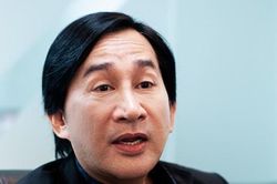 NSƯT Kim Tử Long: 'Tôi mất trắng 100 triệu đồng sau 3 năm mua bảo hiểm'