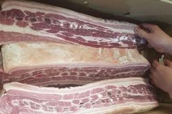 Ồ ạt nhập khẩu thịt và phụ phẩm giá rẻ, đè bẹp hàng nội