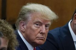 Ông Trump ám chỉ Tổng thống Biden tiết lộ thông tin mật