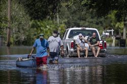 Mưa bão tiếp tục hoành hành tại bang Florida, Mỹ
