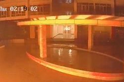 Chung cư ở TP.HCM cháy dữ dội kèm mùi xăng nồng nặc, nghi bị phóng hỏa