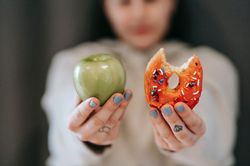 Vì sao giảm cân đã khó, tăng cân lại rất nhanh?