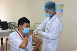 Rà soát đối tượng, triển khai tiêm bổ sung vắc xin phòng Covid-19 trong tháng 4-2023
