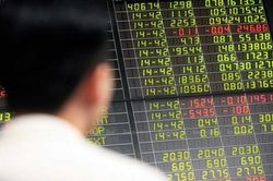 Thanh khoản sụt giảm, VN-Index tiếp tục gặp khó