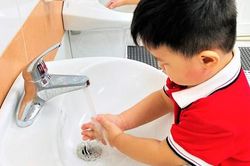 Số ca mắc COVID-19 tăng, nhiều trường khuyến cáo thực hiện nghiêm công tác phòng, chống dịch