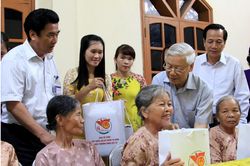 Đề xuất tăng mức quà tặng người có công dịp lễ, Tết