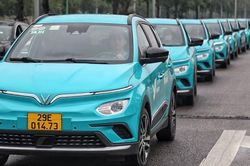 Dàn Taxi điện chính thức hoạt động tại Hà Nội