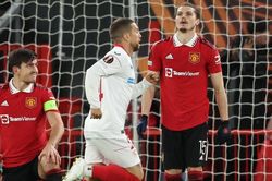 Ten Hag lý giải việc thay 3 cầu thủ và 2 bàn đá phản ngu ngốc của MU