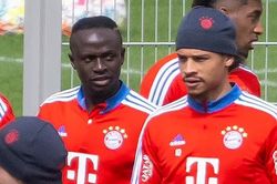 Mane bị Bayern treo giò và trừ lương vì đánh đồng đội, đối diện tương lai bất định