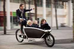 Urban Arrow Family - xe đạp lai điện có thể chở được 4 người