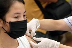 Ca mắc COVID-19 tăng: Tiêm phòng, bảo vệ người có nguy cơ cao