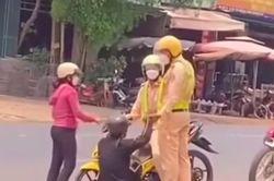 Sự thật clip nam thanh niên quỳ gối trước CSGT ở Đắk Lắk