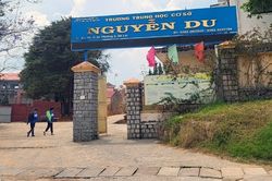 Doanh nghiệp bị phạt 50 triệu đồng vì phát bánh kẹo trước cổng trường