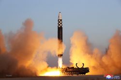 Triều Tiên xác nhận lần đầu tiên thử nghiệm ICBM 'Hwasong-18'