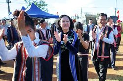 Đổi mới phương thức lãnh đạo, bảo đảm vai trò lãnh đạo của tập thể gắn với phát huy đầy đủ vai trò của người đứng đầu trong các tổ chức đảng hiện nay