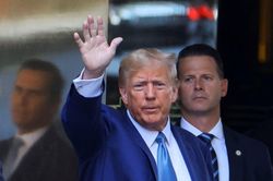 Ông Donald Trump trở lại New York để thẩm vấn trong vụ án khác