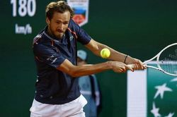 Daniil Medvedev vào tứ kết Monte Carlo Masters