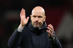 Man Utd ghi 4 bàn vẫn hòa 2-2, HLV Erik ten Hag tiếc nuối: 'Thật đen đủi'