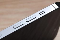 iPhone 15 Pro vẫn sẽ có thay đổi về nút âm lượng và đây là ảnh render rõ nét