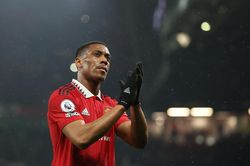 Ten Hag lý giải nguyên nhân không để Martial chơi hết trận