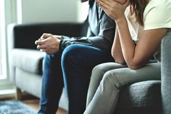 Phụ nữ sẽ hủy hoại hôn nhân nếu làm 5 điều này
