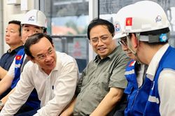 Thủ tướng Phạm Minh Chính đi thử nghiệm đoàn tàu metro số 1
