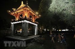Đoàn đại biểu Việt-Pháp tham quan hai di sản Hà Nội về đêm